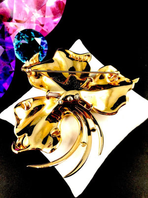 1966 Crown Trifari "Cocktail Hour" Mother of Pearl Seaweed Brooch & Earrings