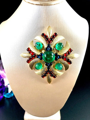 Crown Trifari "Jewels of India" Green Gripoix Cabochon Maltese Cross Brooch