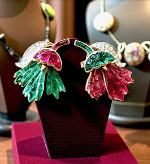 Crown Trifari Invisibly-Set Waffle Glass Carnation Clip Earrings