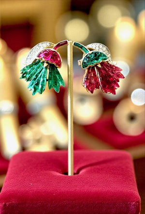 Crown Trifari Invisibly-Set Waffle Glass Carnation Clip Earrings