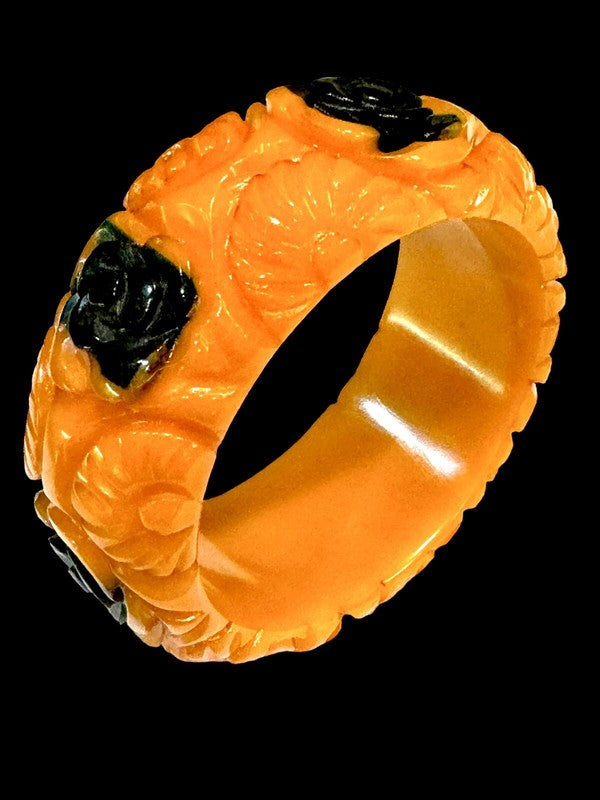 Bracelet shown from the side
