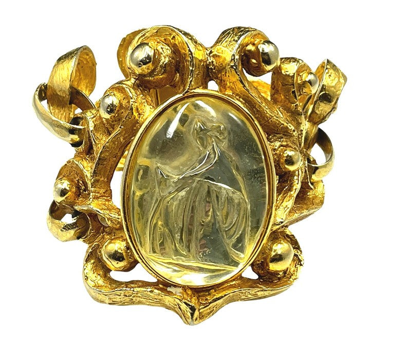 Detail of the mother and daughter cameo