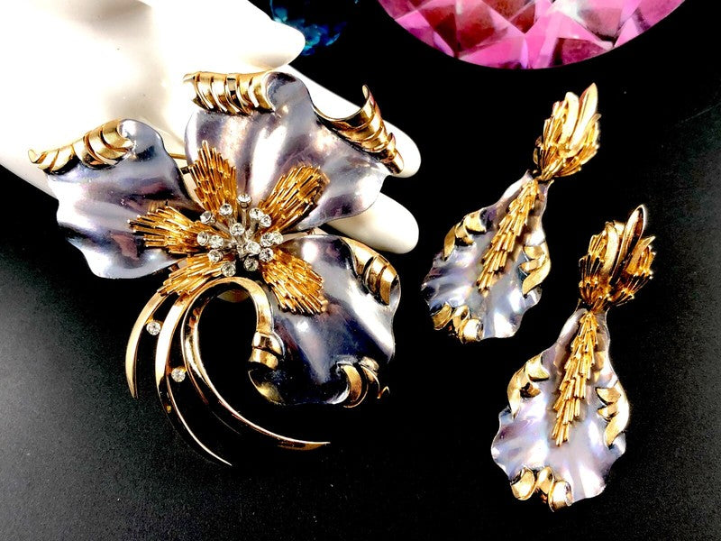 1966 Crown Trifari "Cocktail Hour" Mother of Pearl Seaweed Brooch & Earrings