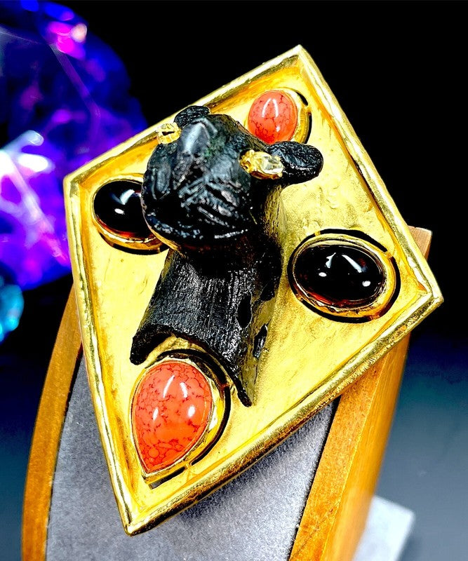 Citrine yellow marquise rhinestones as the leopard's eyes