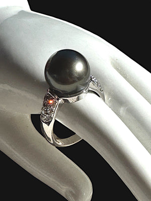 Ming’s 18K Tahitian Pearl & Diamond Ring