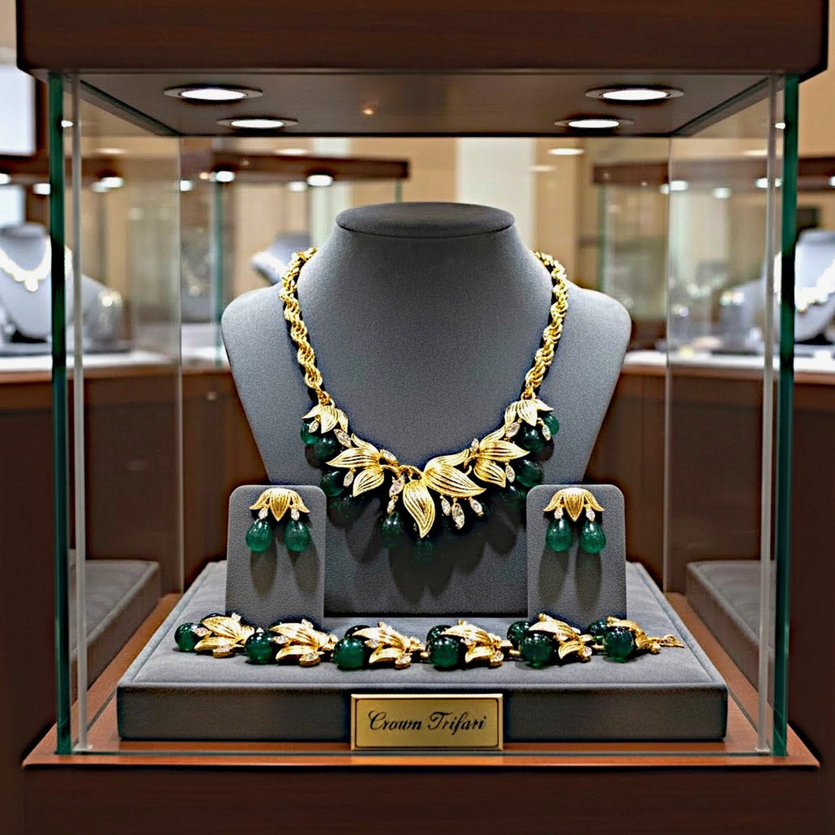 Crown Trifari Emerald Gripoix Floral Parure